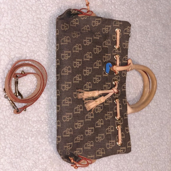 Dooney and Bourke crossbody bag - Picture 3 of 6